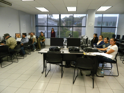 Instruyen a empleados de Barrymex