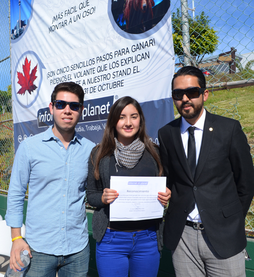 Gana beca a Canadá
