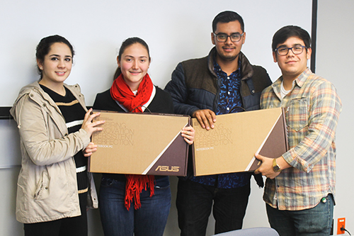 Ganan Beca Laptop