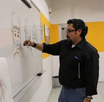 Docente expone obras de arte
