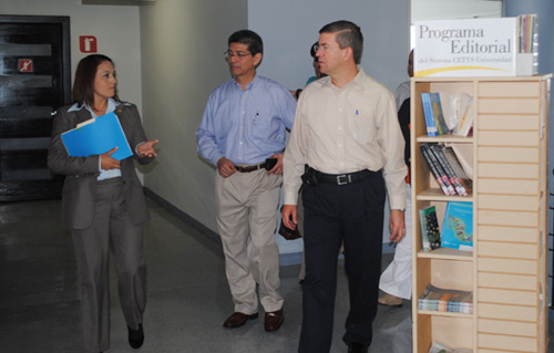 Visita Secretario de Educación la Biblioteca Comunitaria
