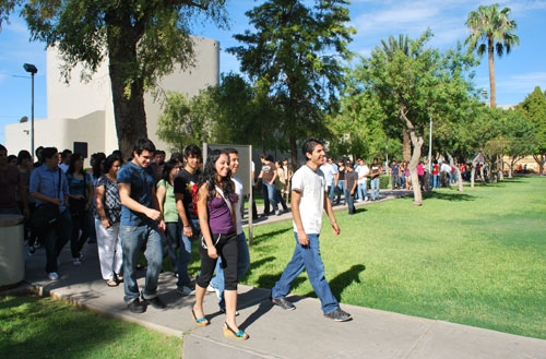 Más de 2 Mil Estudiantes Regresan a Clases