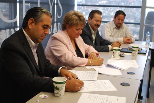 CETYS Formaliza Alianza con BuscaCorp