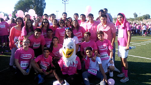 Realizan caminata contra el cáncer de mama