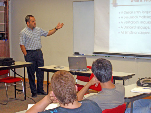 El Dr. Alexandro Castellanos da Cátedra en ICEs