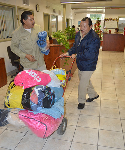 Reúnen cobijas y ropa para el Valle