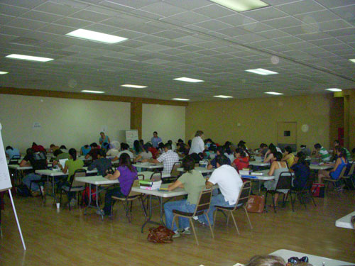 Estudiantes Presentan Examen CENEVAL
