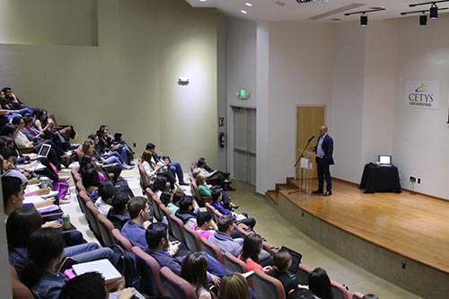 Concientizan a estudiantes sobre tendencias virtuales