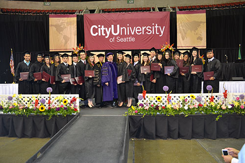 62 alumnos egresan del Doble Grado