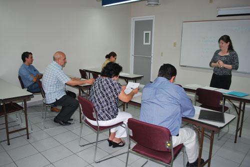 Nueva Docente Imparte Clase Modelo