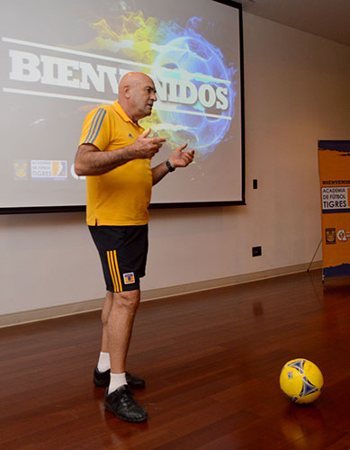 Ex jugador de Tigres imparte clínicas
