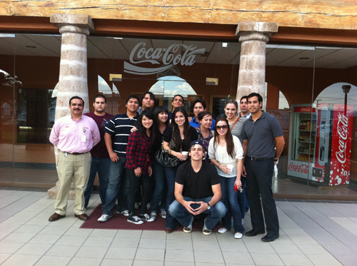 Visitan empresa de clase mundial