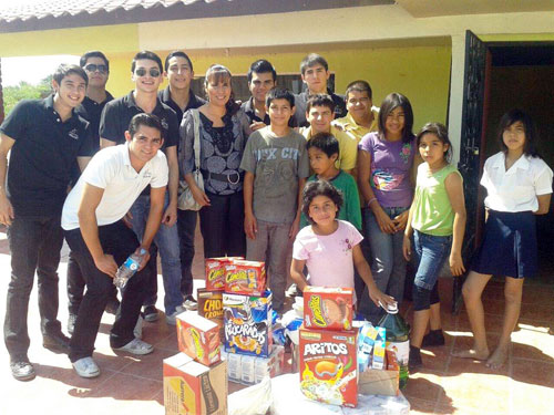 Bachilleres apoyan a ONGs