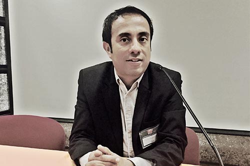 Presenta ponencia en Foro