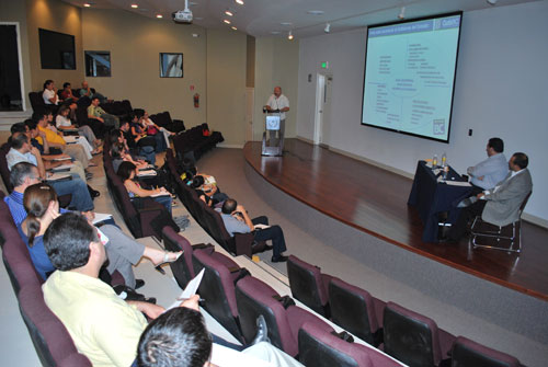 Secretario expone estrategias de desarrollo económico