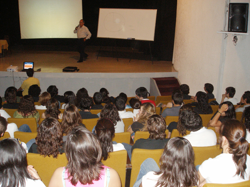 Brindan Interesantes Conferencias, Talleres y Paneles