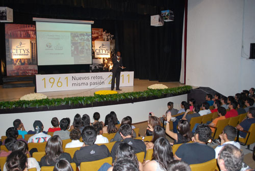 Imparten cátedras a estudiantes