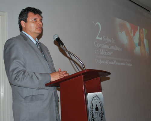 Analizan constitucionalismo en México