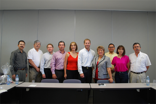 Cónsul Joseph Crook Visita el campus