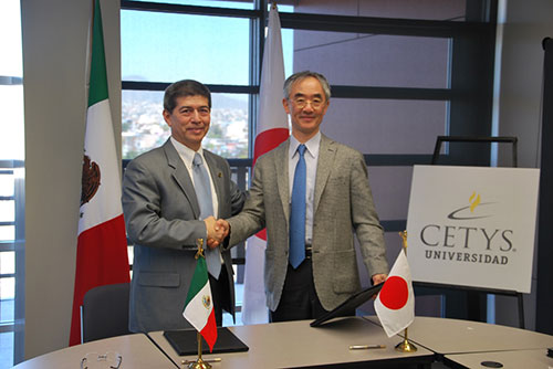 Firma convenio con institución japonesa