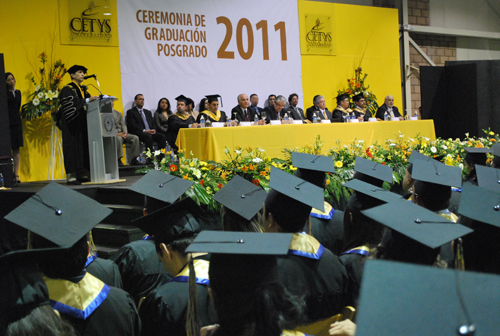 Servidores públicos concluyen Maestría