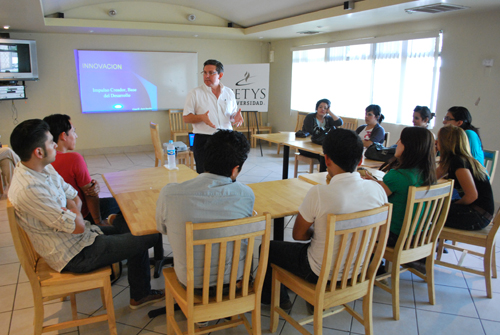 Emprendedor comparte su experiencia