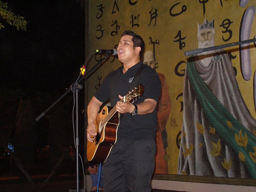 Disfrutan Noche Cultural