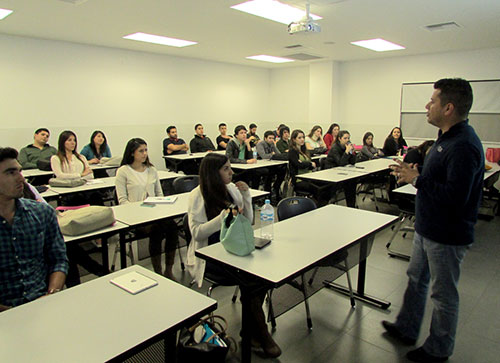 Motiva a estudiantes a emprender
