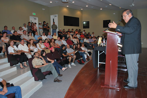 Presentan Obra Literaria de Egresados