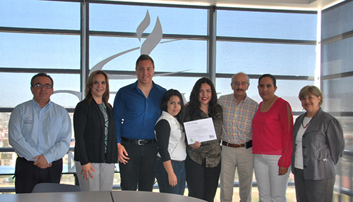 Acredita Licenciatura en Derecho