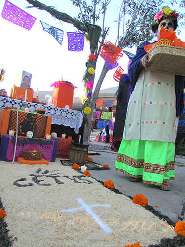 Muestran su creatividad en el Día de Muertos