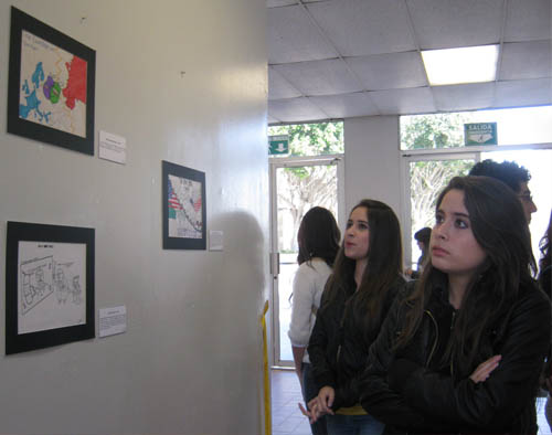Exponen dibujos sobre comunismo