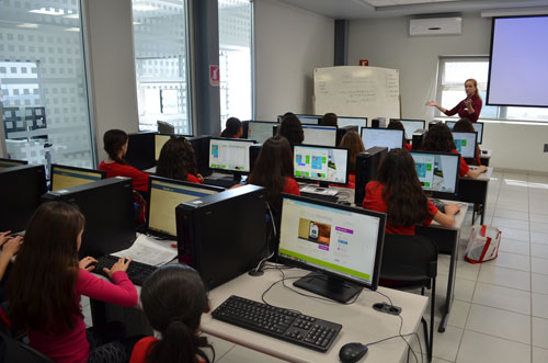 Menos de 25% de mujeres en carreras tecnológicas