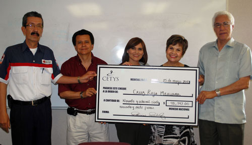 Preparatoria entrega donativo a Cruz Roja