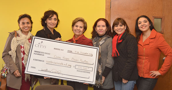 Bachilleres entregan donativo a Casa Hogar