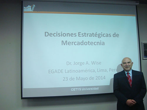 Ofrece curso de Maestría en Perú