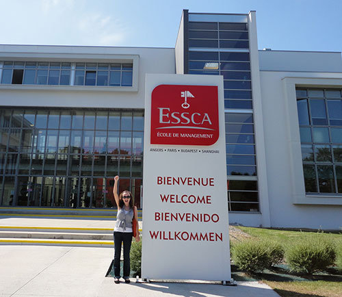 Estudió en Francia y gana concurso