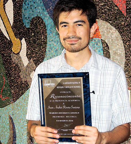 Recibe egresado de Ingeniería premio nacional
