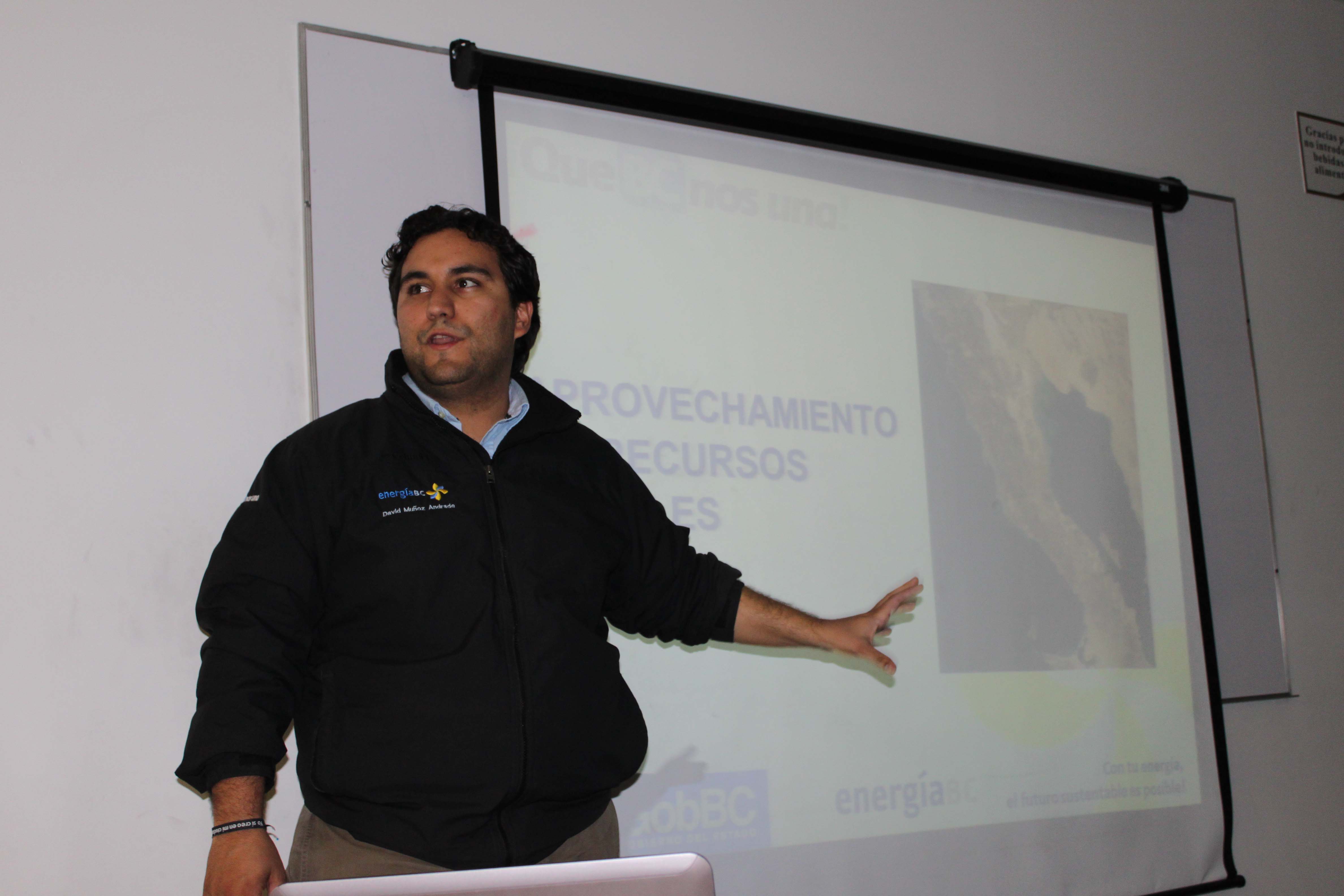 Brindan conferencia sobre Energías Renovables