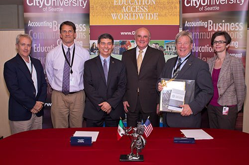 Amplían convenio con City University