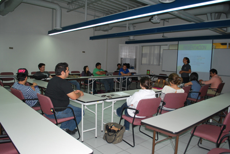 Ofrecen orientación y apoyo a estudiantes