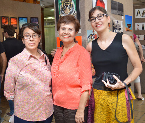 Presentan su obra artística