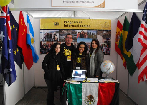 Orientan a jóvenes en su vocación