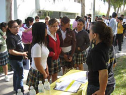 Mil Asistentes Visitan ExpoCETYS 2008