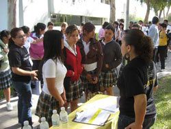 Mil Asistentes Visitan ExpoCETYS 2008