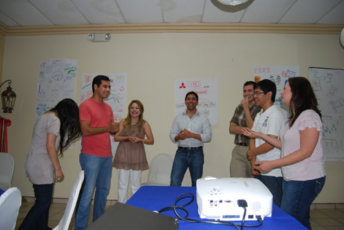 Futuros egresados acuden a taller