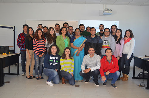 Participantes de Fortes reciben a experta