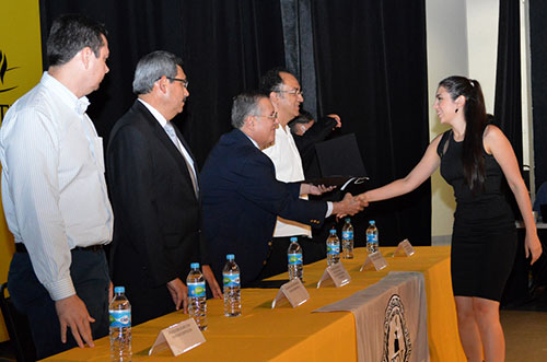 Más de 60 se gradúan de Educación Continua