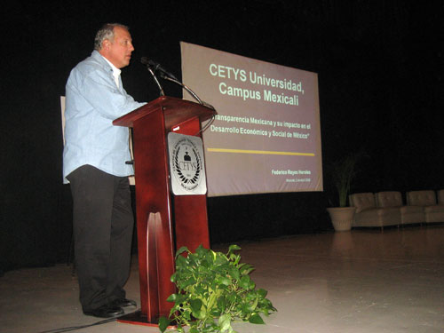 Reconocido Analista Mexicano Imparte Conferencia en CETYS