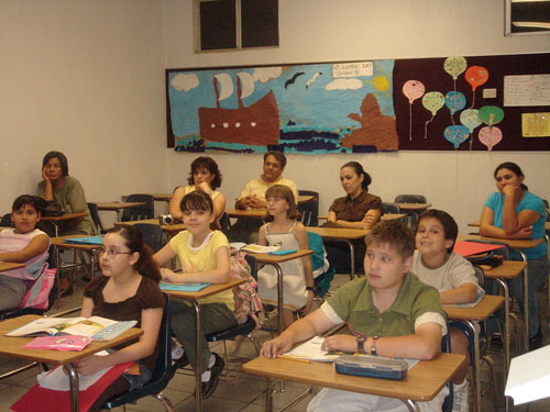 Asisten Papás a una Clase de sus Hijos